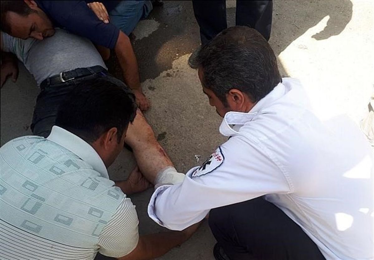 قطع پای کارگر جوان بر اثر فروریختن صدها لوله آب 