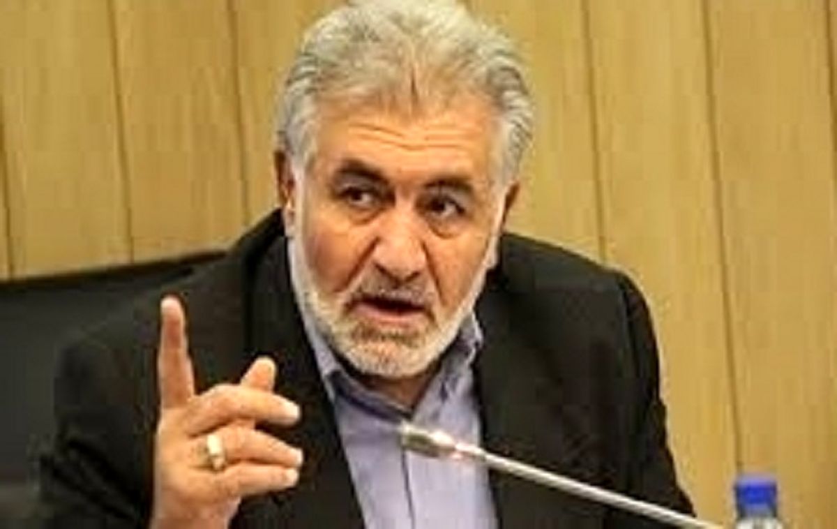 گسترش "مال‌"ها در مقابل "رونق تولید" است