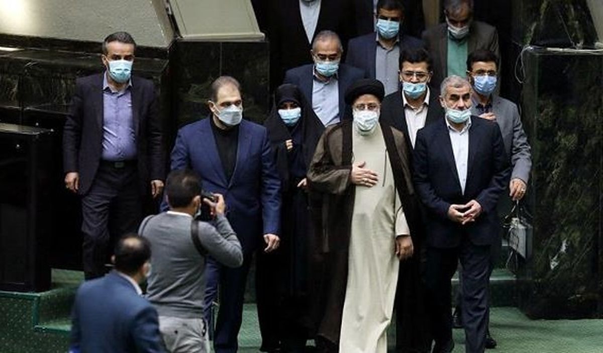 رئیس جمهور برای دفاع از برنامه‌های وزیر پیشنهادی تعاون وارد صحن علنی مجلس شد