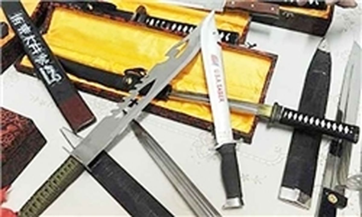 دستگیری زن قمه به دست توسط پلیس+فیلم