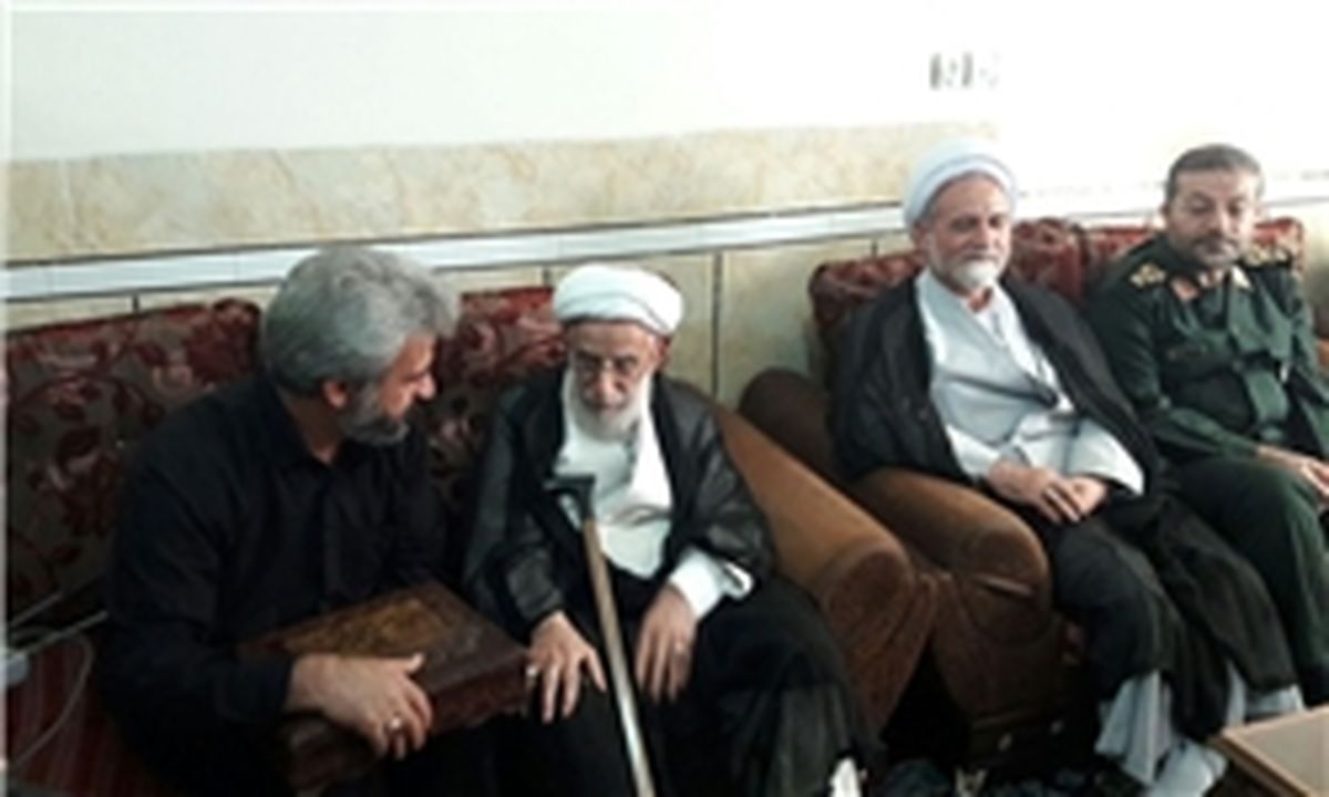 آیت‌الله جنتی در منزل پدر شهید حججی+ عکس