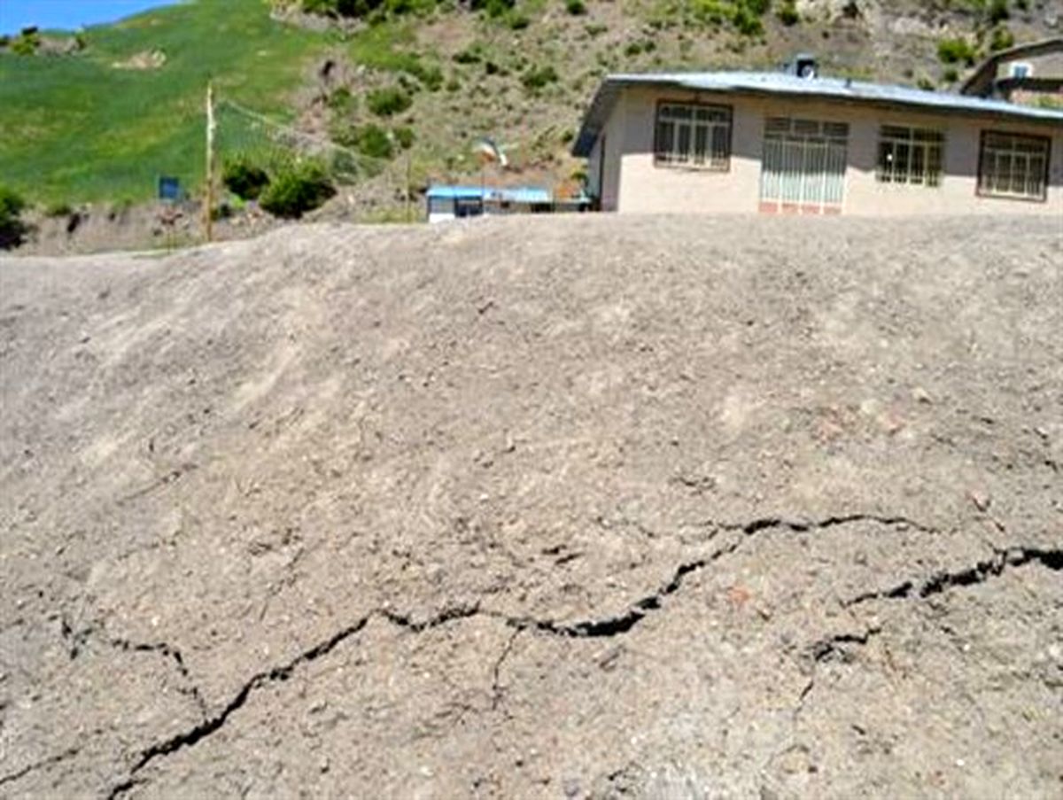 رانش زمین در کمین مدرسه روستای کشکک+تصاویر