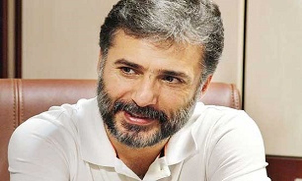 سیدجواد هاشمی در حال قایق سواری