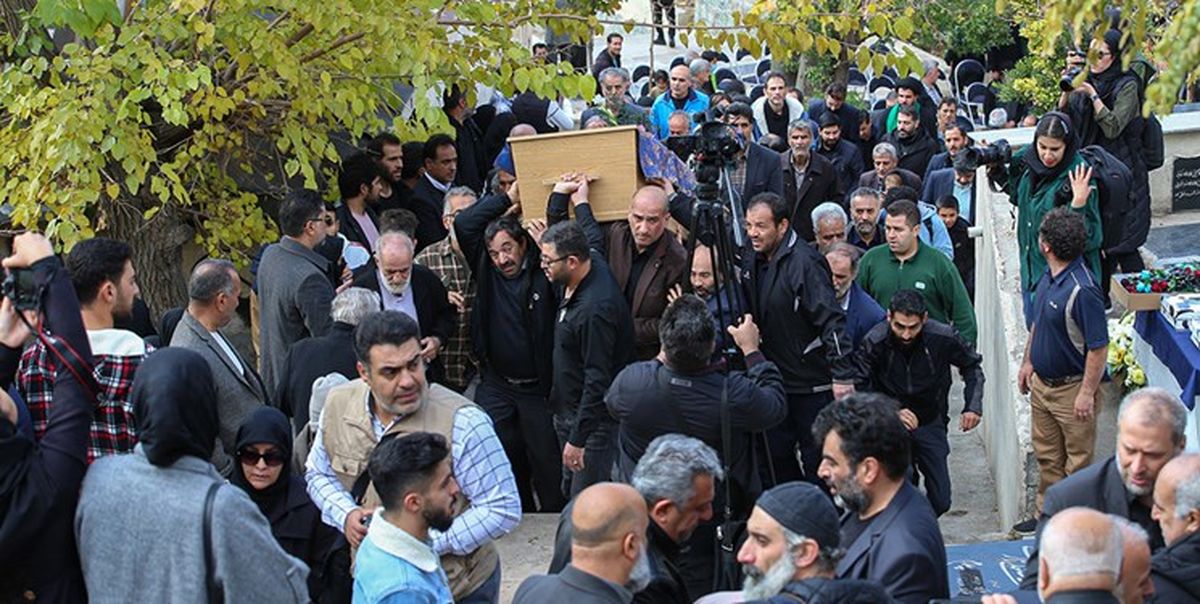 پروانه معصومی بی کس و غریبانه به خاک سپرده شد