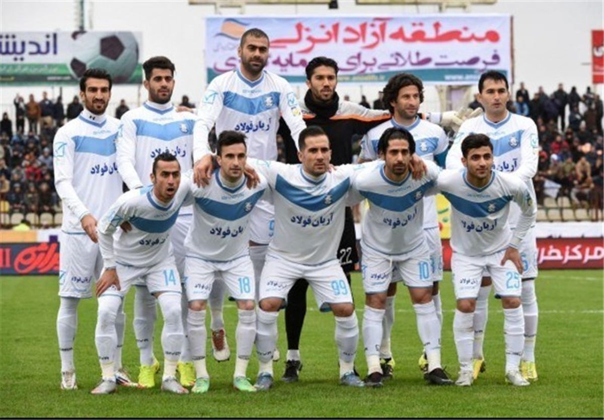 بازیکنان ملوان پاداش دریافت می‌کنند