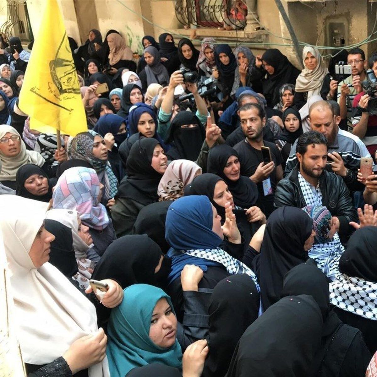 تشییع باشکوه پیکر امدادگر فلسطینی 