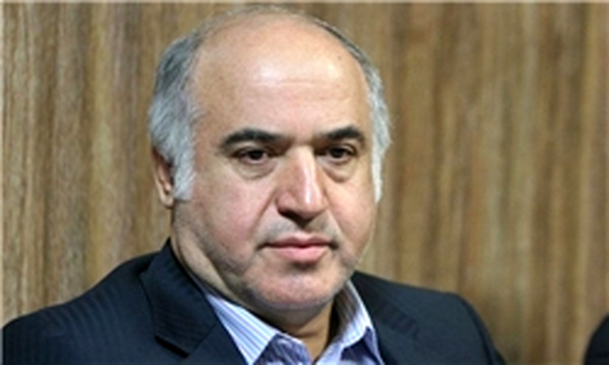 وزیر اقتصاد به جای انتقاد از پشت تریبون شورای پول و اعتبار را قانع کند