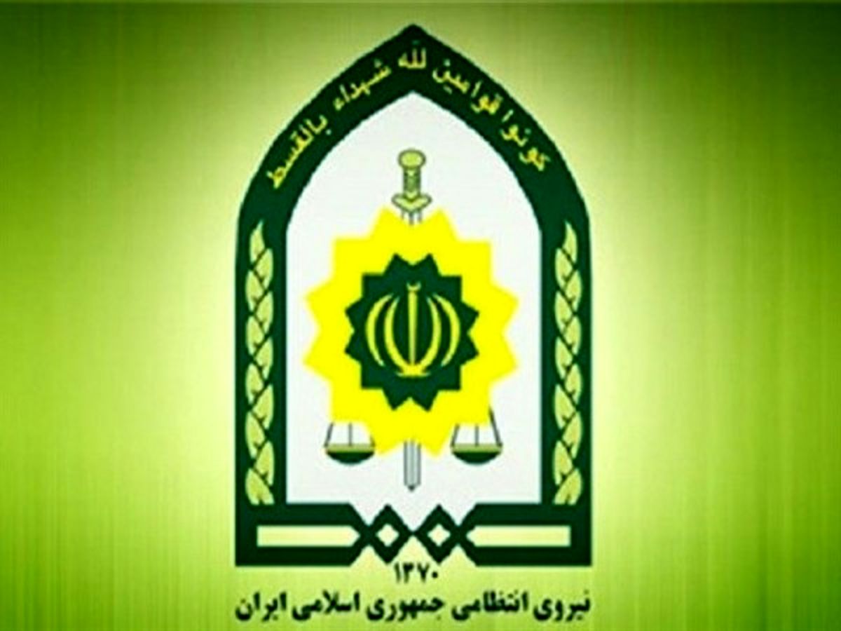 حمله به آمر به معروف روبروی وزارت کشور/ واکنش جالب مامور پلیس110!