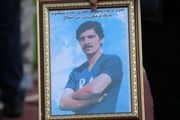 تجلیل از پسر مرحوم پورحیدری در بین دو نیمه+عکس