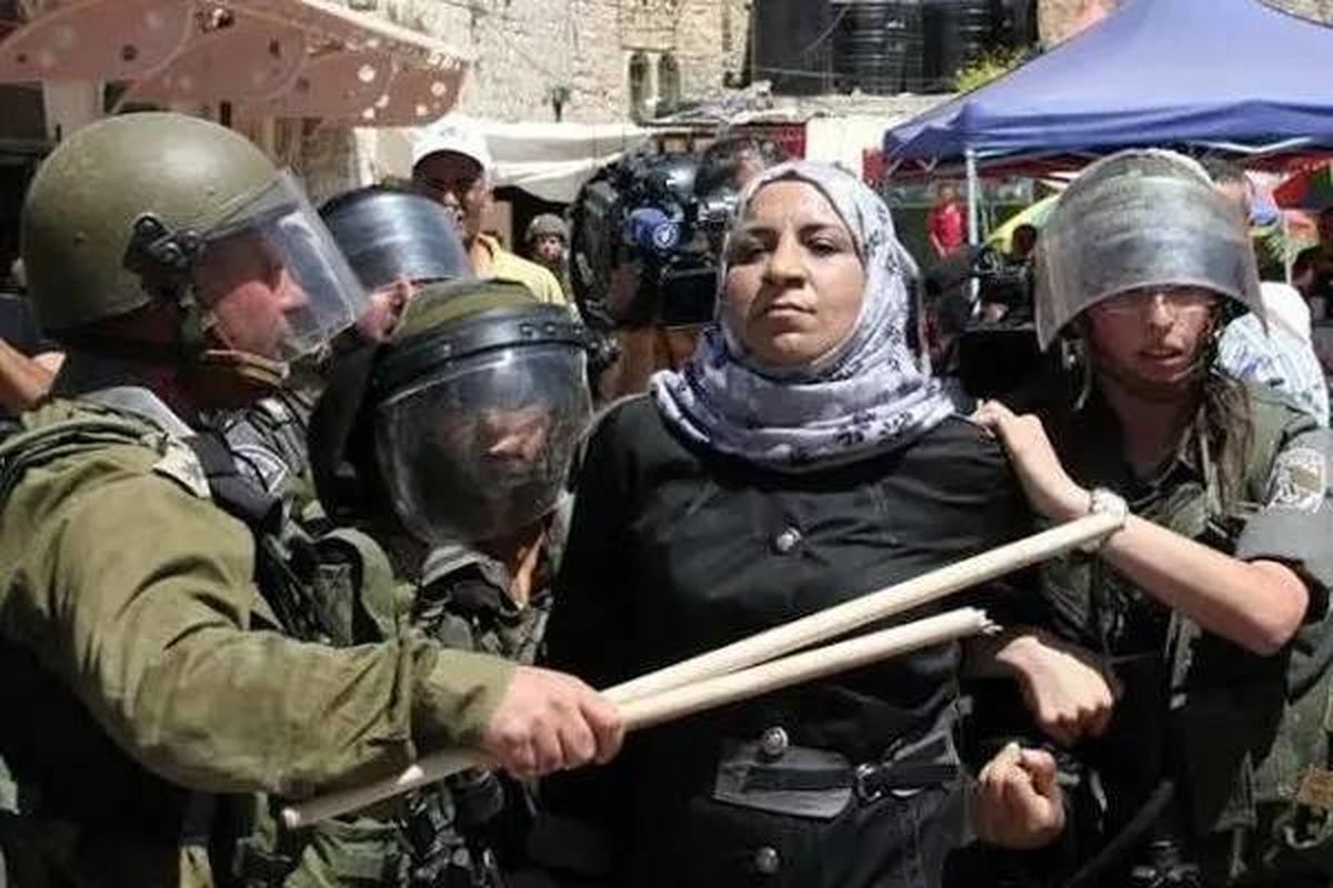 سیلی سرباز اسرائیلی به صورت زن فلسطینی/فیلم