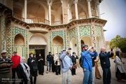 فرش قرمز زیر پای گردشگران