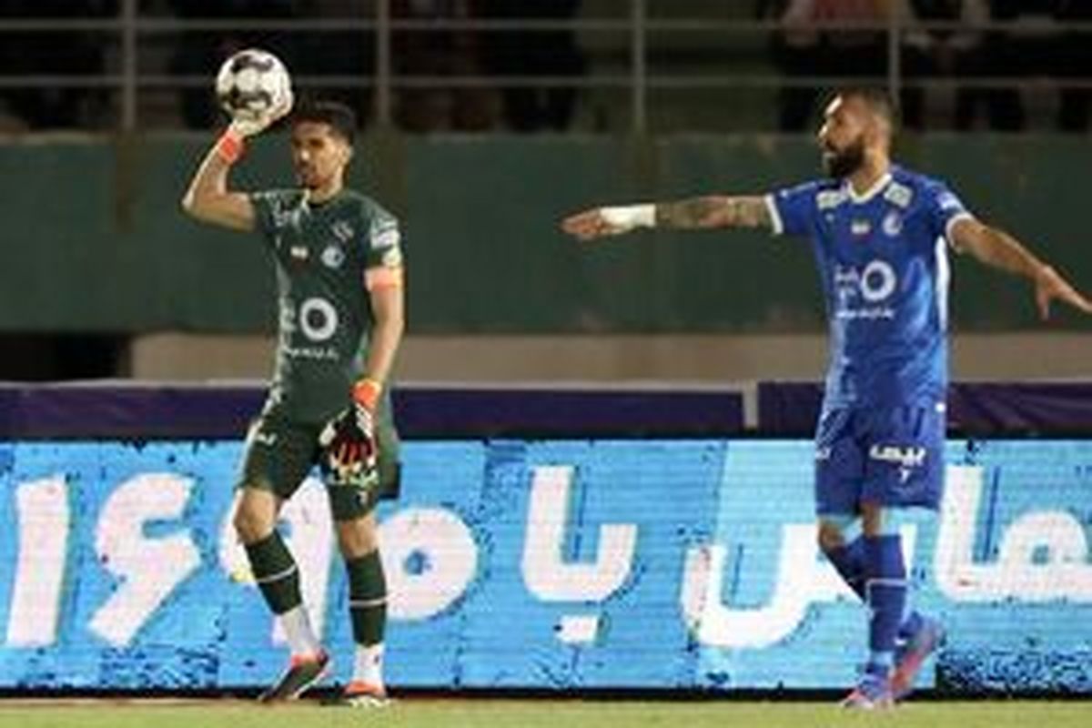 کنایه دروازه‌بان استقلال به پرسپولیس