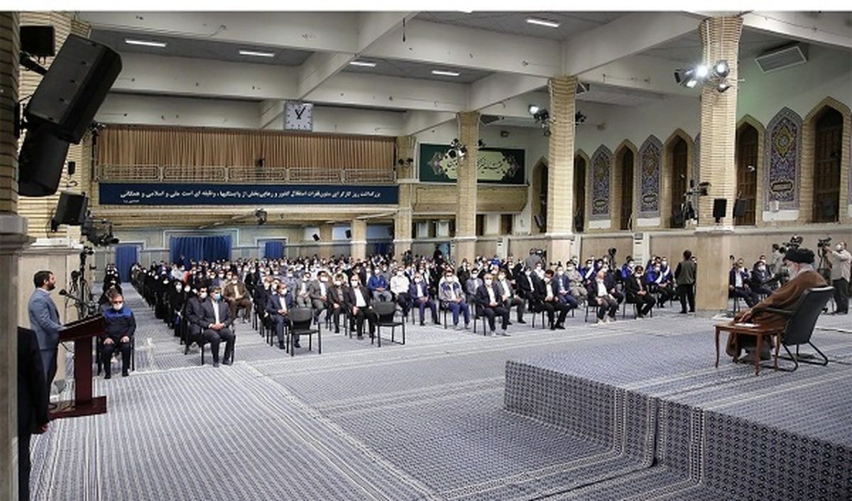 جمعی از کارگران سراسر کشور با رهبر انقلاب دیدار کردند