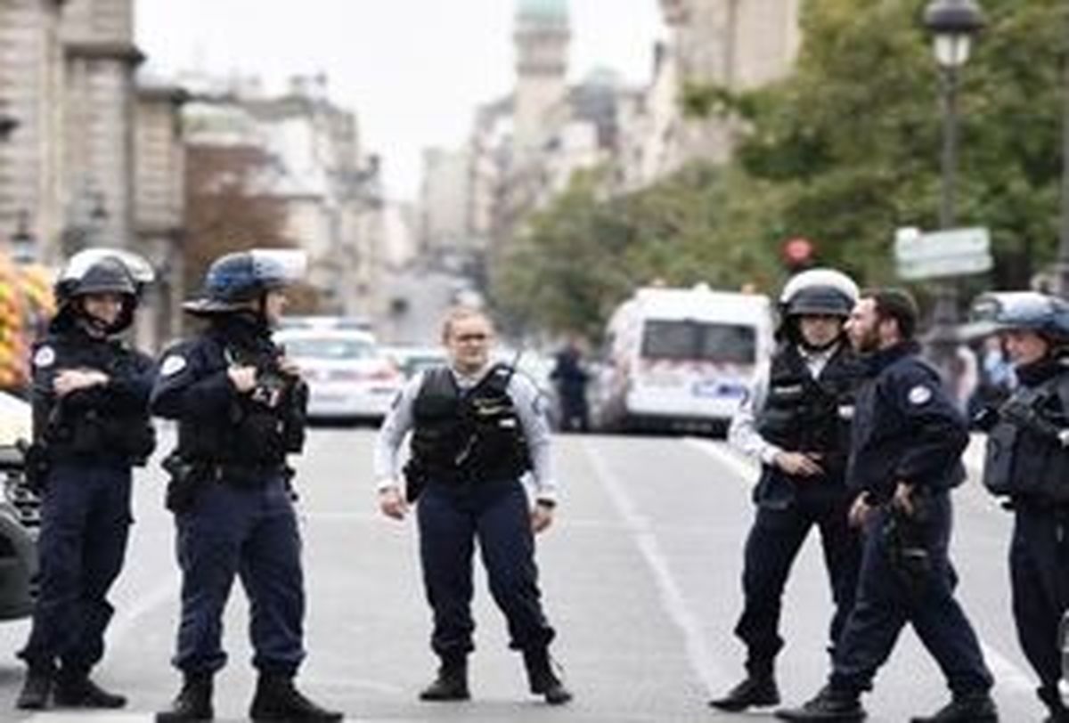 حمله به پلیس فرانسه با سلاح سرد