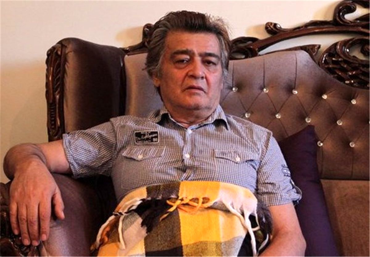 رضا رویگری: بعد از سکته دست چپم بسختی کار می‌کند