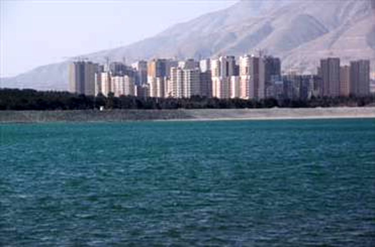 سقوط هلی کوپتر در دریاچه چیتگر/نجات سرنشینان