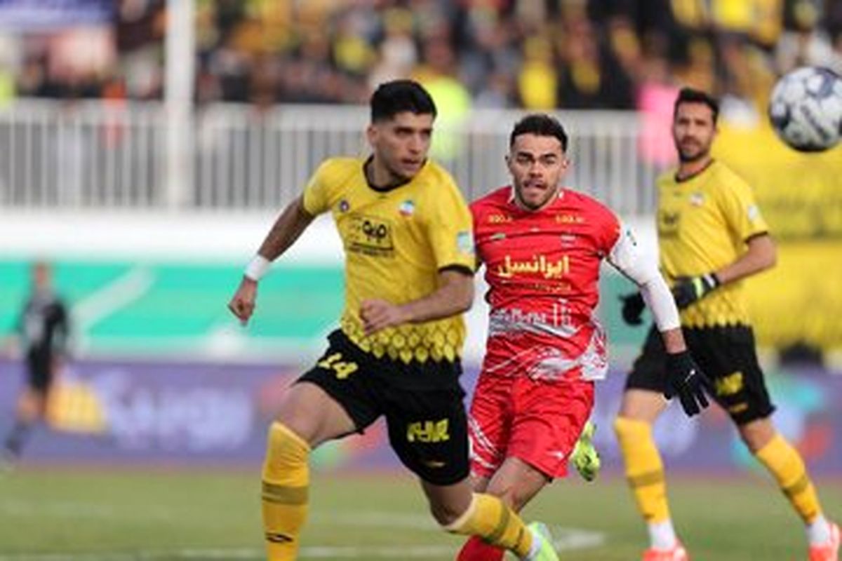 زنان تماشاگر بازی سپاهان و خیبر شدند 