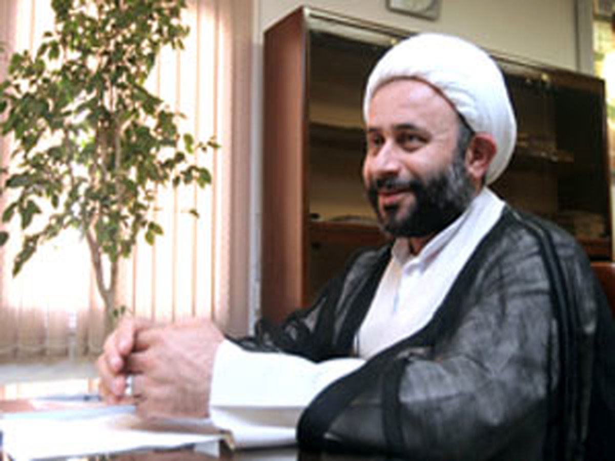 جاهایی می روم که طلبه ها نمی‌روند / سوار خیلی از اسباب‌بازی‌ها شده‌ام!