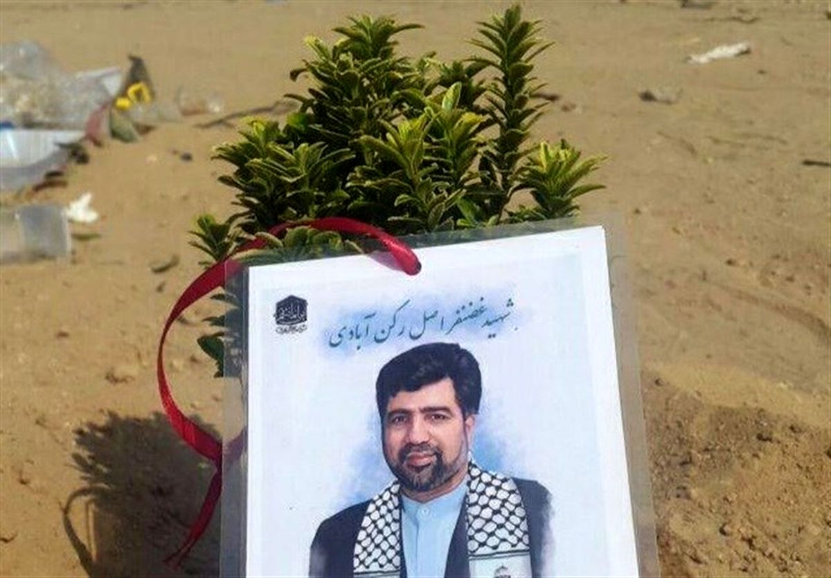 خداحافظی با ریزگردها با کاشت درخت در مسیر پیاده‌روی اربعین