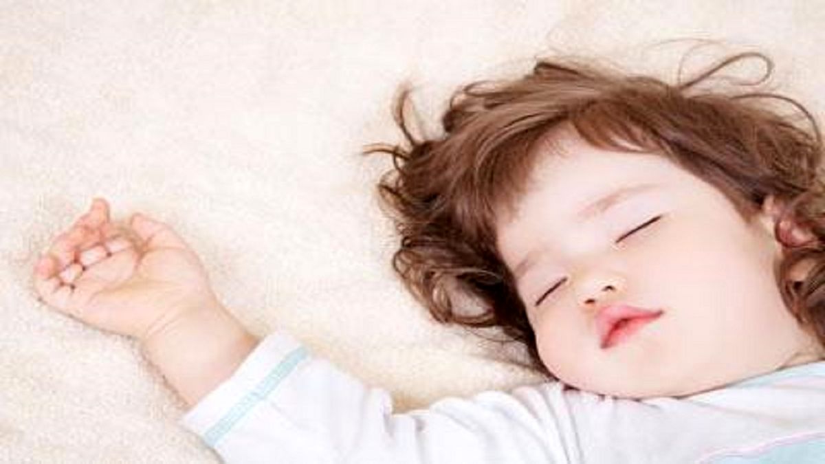 چگونه کودکمان را ساعت ۹ شب بخوابانیم؟