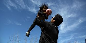 پدرها چطور قهرمان زندگی دخترانشان می شوند؟