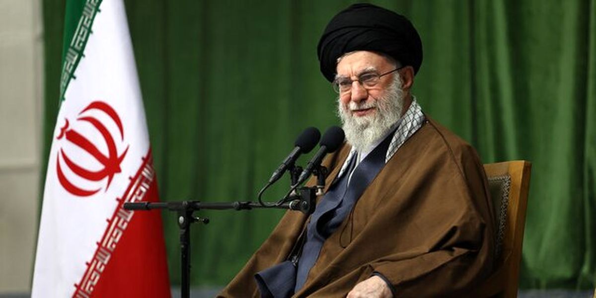 رهبر انقلاب: جوانان ما خوب هستند/رفتار برخی دستگاه‌ها انتقال ارزش‌های شهدا را نشان نمی‌دهد