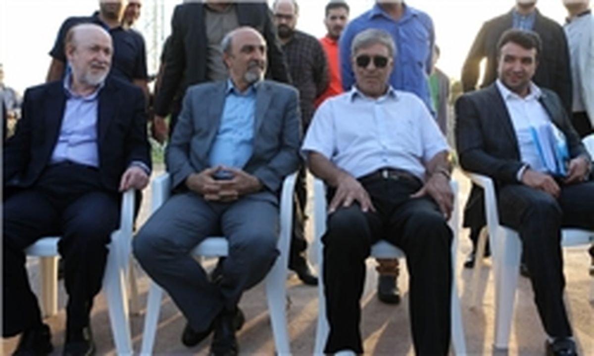 طناب‌کشی در اردوگاه آبی‌/ من تعیین می‌کنم!