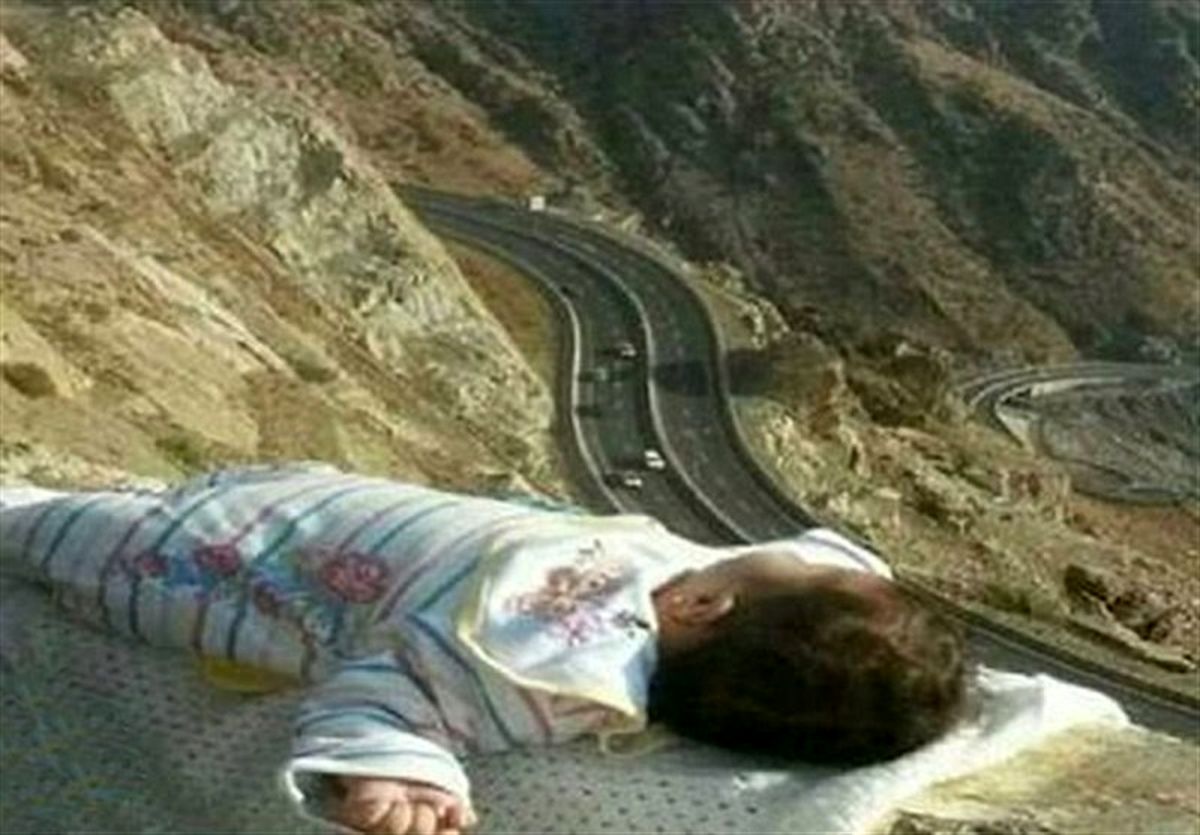 چرا والدین سعودی با نوزاد چند ماهه اینگونه رفتار کردند؟ 