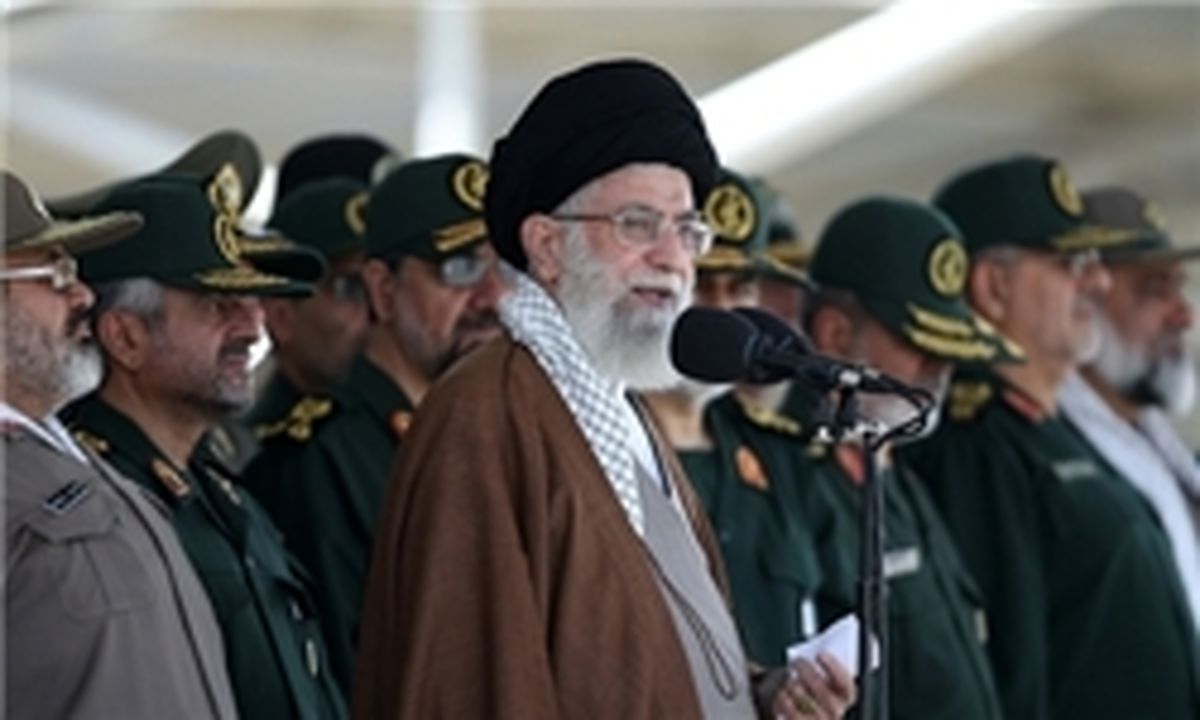 رهبر انقلاب:خرمشهرها در پیش است؛ نه در میدان جنگ نظامی، در میدانی که از جنگ نظامی سخت‌تر است 