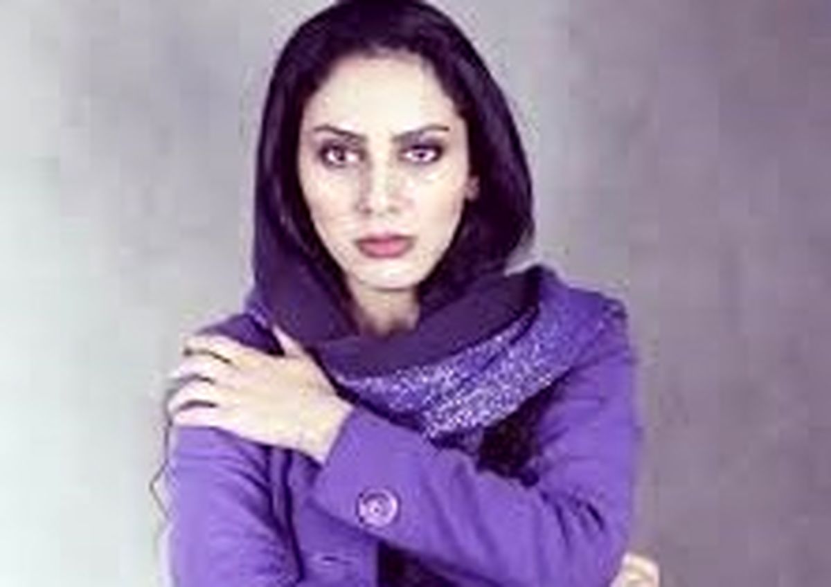 نگاهِ زیر چشمی خانم بازیگر/ عکس