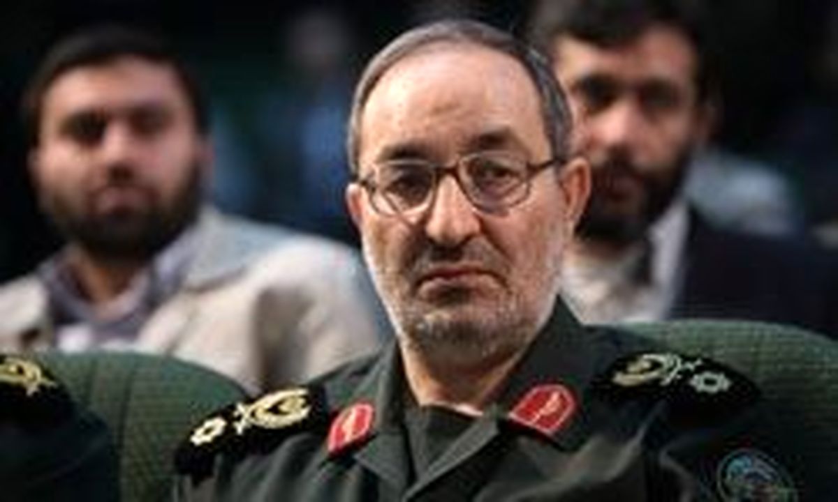 سردار جزایری: هدف دشمن ایجاد شکاف بین مردم و سپاه است