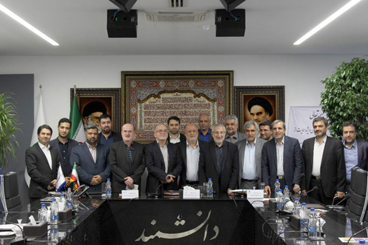 نشست مشترک کمیسیون ویژه حمایت از تولید ملی و مدیران ارشد بنیاد مستضعفان برگزار شد