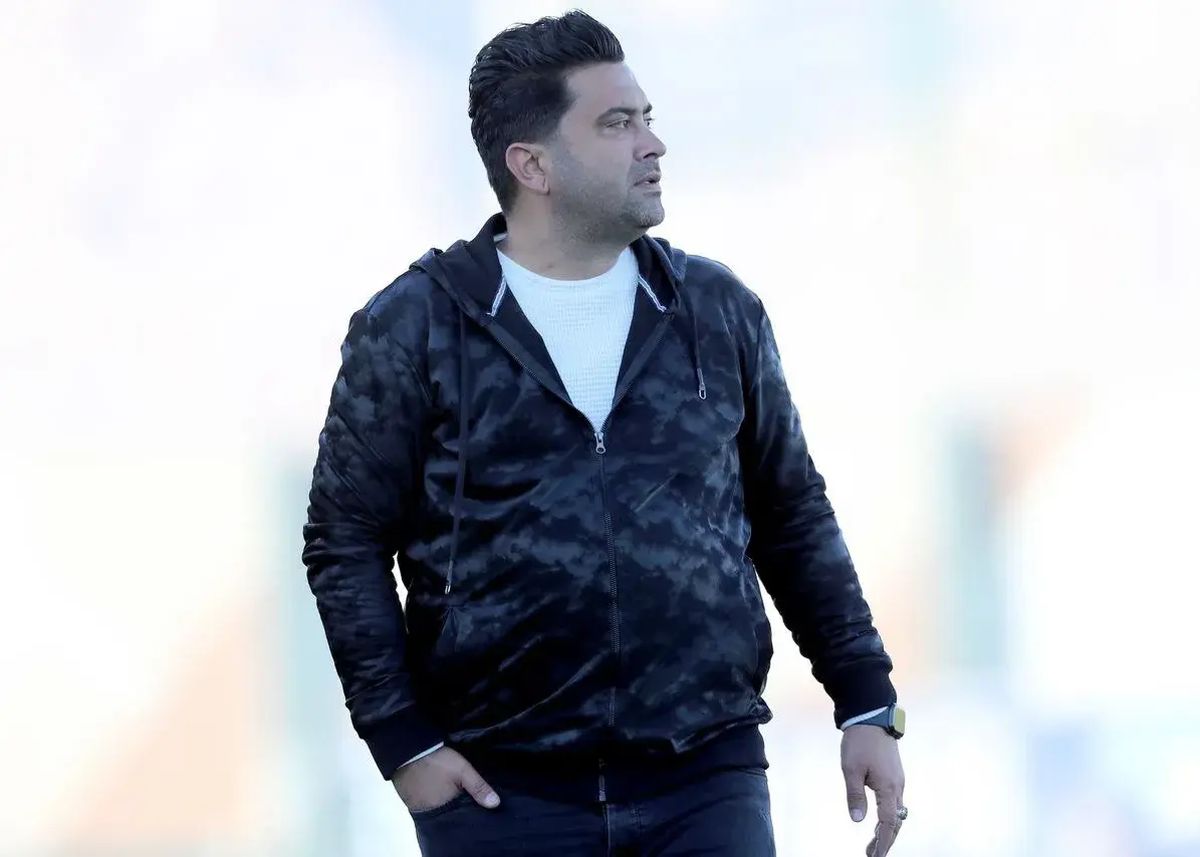 سعید اخباری در چادرملو ماند؛ برنامه‌ریزی برای فصل جدید آغاز شد