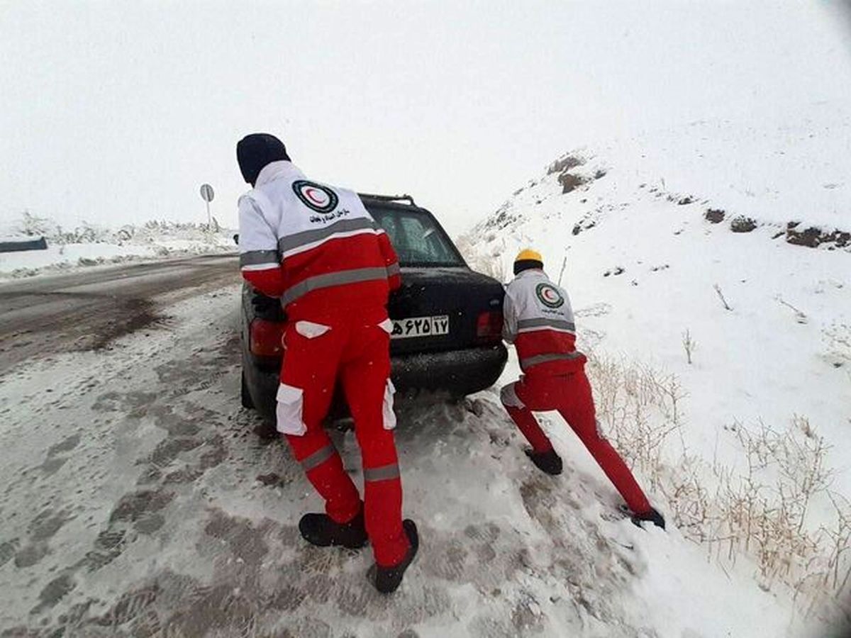 برف و باران ۲۰ هزار نفر را گرفتار کرد