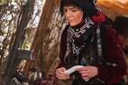 بادکنک بازی آوا دارویت در کنار رودخانه /عکس