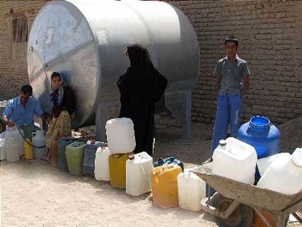 تجمع اهالی روستای ُبندیزه بروجرد مقابل فرمانداری