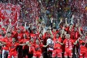 لحظه بالا بردن جام چهارمین قهرمانی پرسپولیس +فیلم