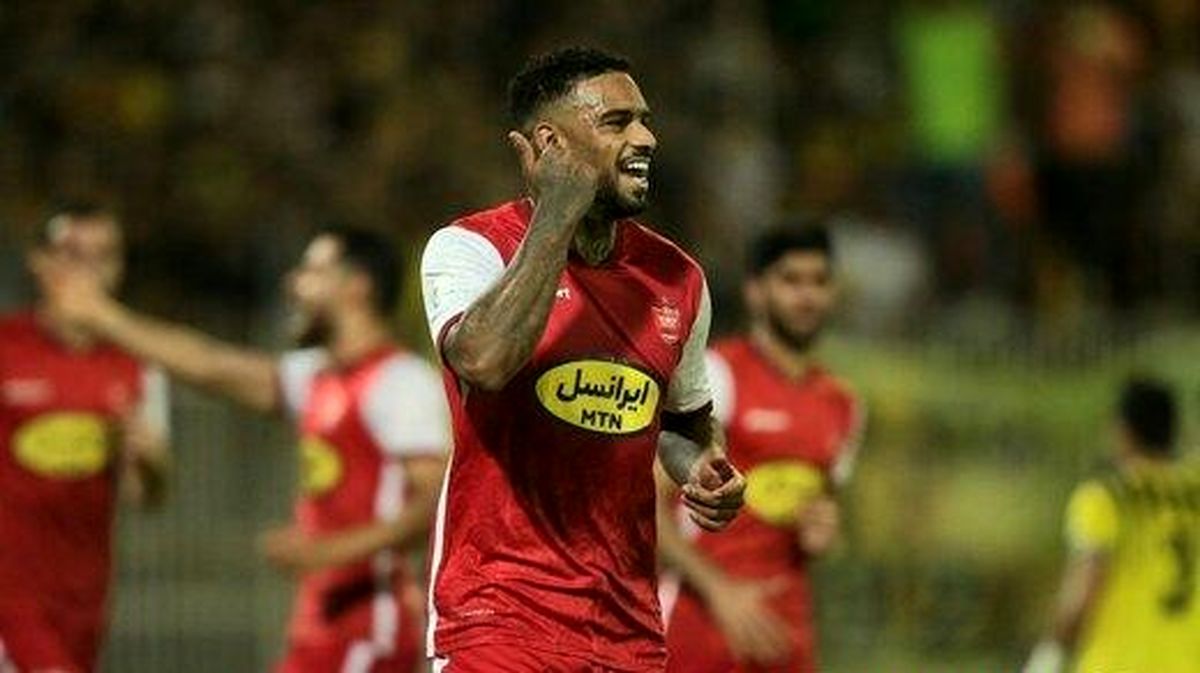 درگیری لوکادیا با هوادار پرسپولیس
