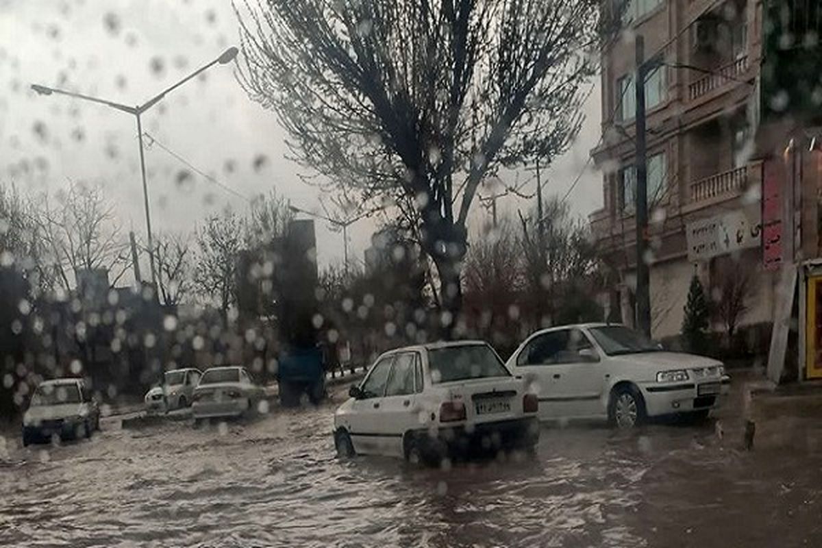 رگبار پراکنده در ارتفاعات تهران امروز ۳۰ فروردین ۱۴۰۲
