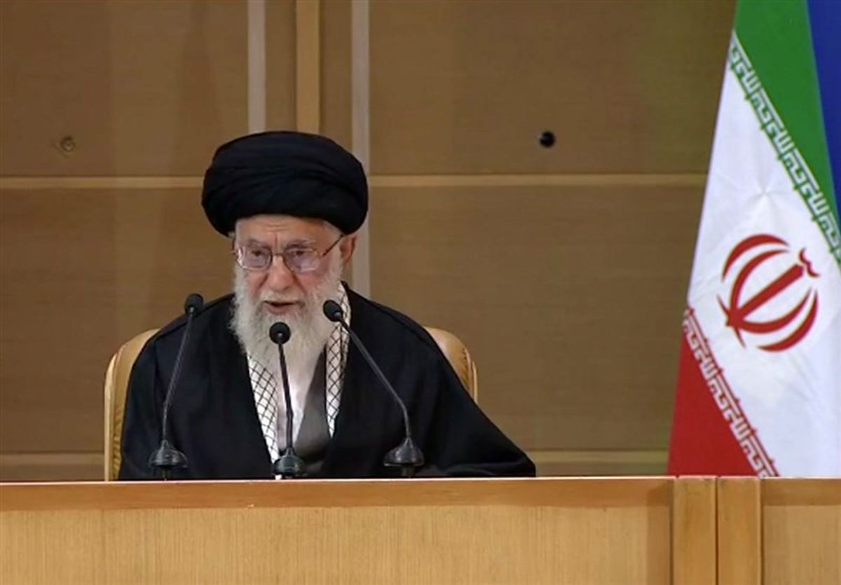 رهبر انقلاب: توطئه جدید «دوست‌نمایان» علیه مقاومت/مقاومت هوشمندتر از آن است که در این دام فروافتد