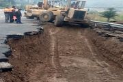 آزاد راه رشت- قزوین به دلیل نشست های پی در پی مسدود اعلام شد+تصاویر