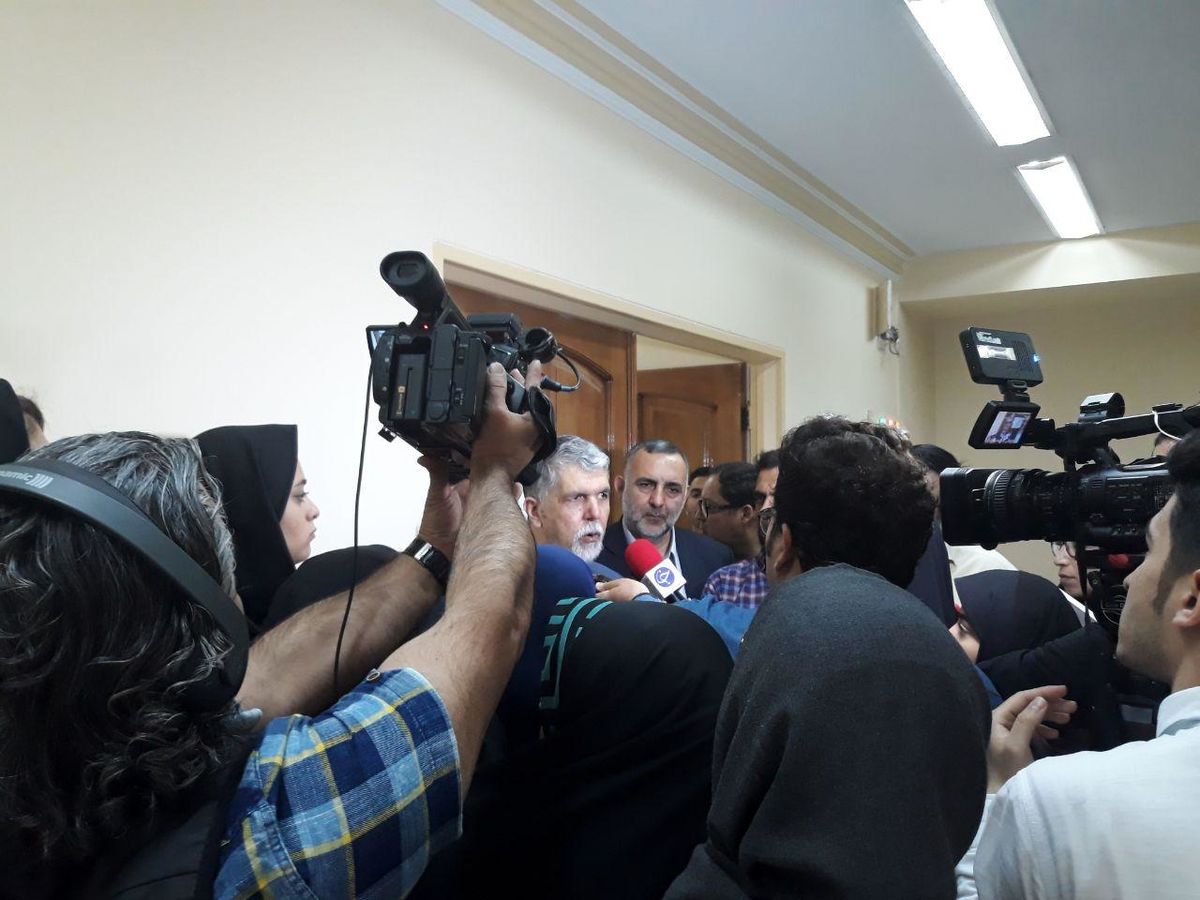 پاسخ وزیر فرهنگ به چند سوال مهم در حاشیه بازدید از نمایشگاه کتاب