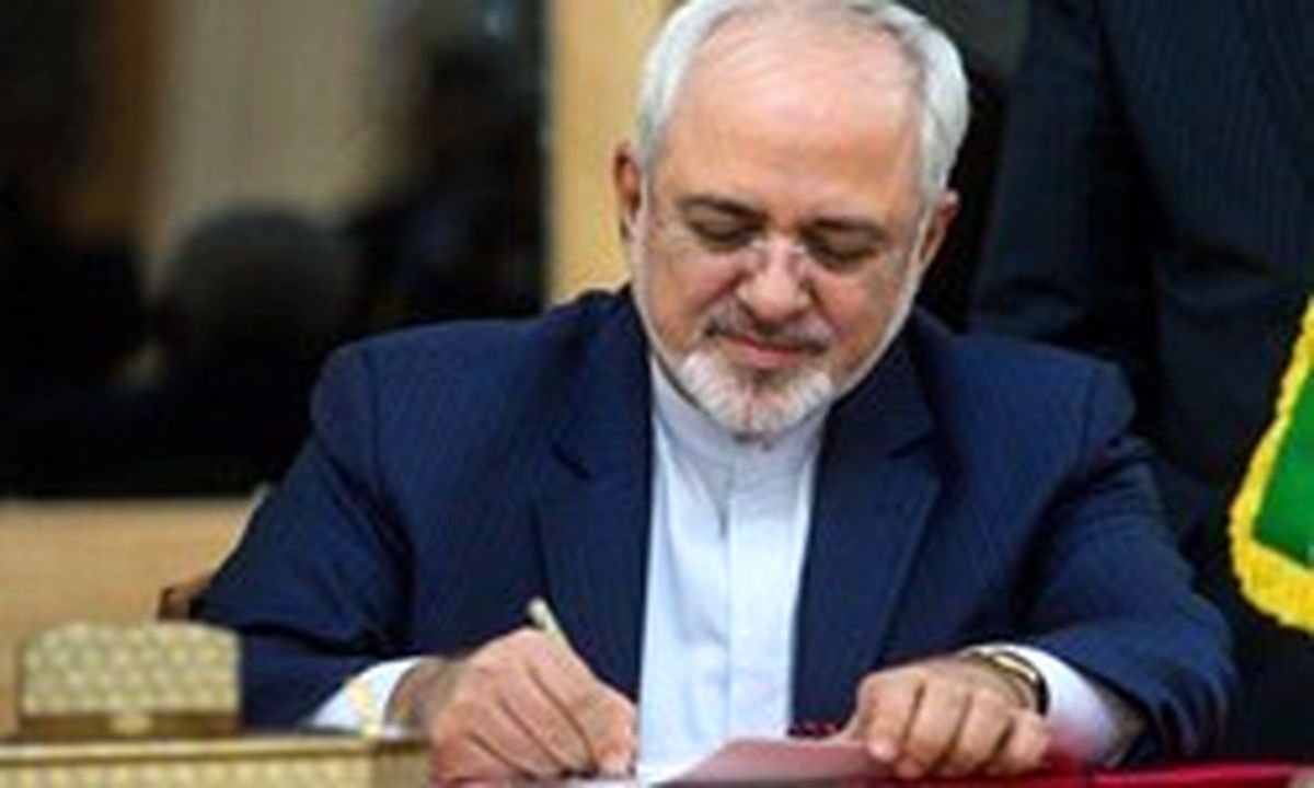 واکنش ظریف به فضاسازی‌های رسانه‌ای همزمان با سفر روحانی