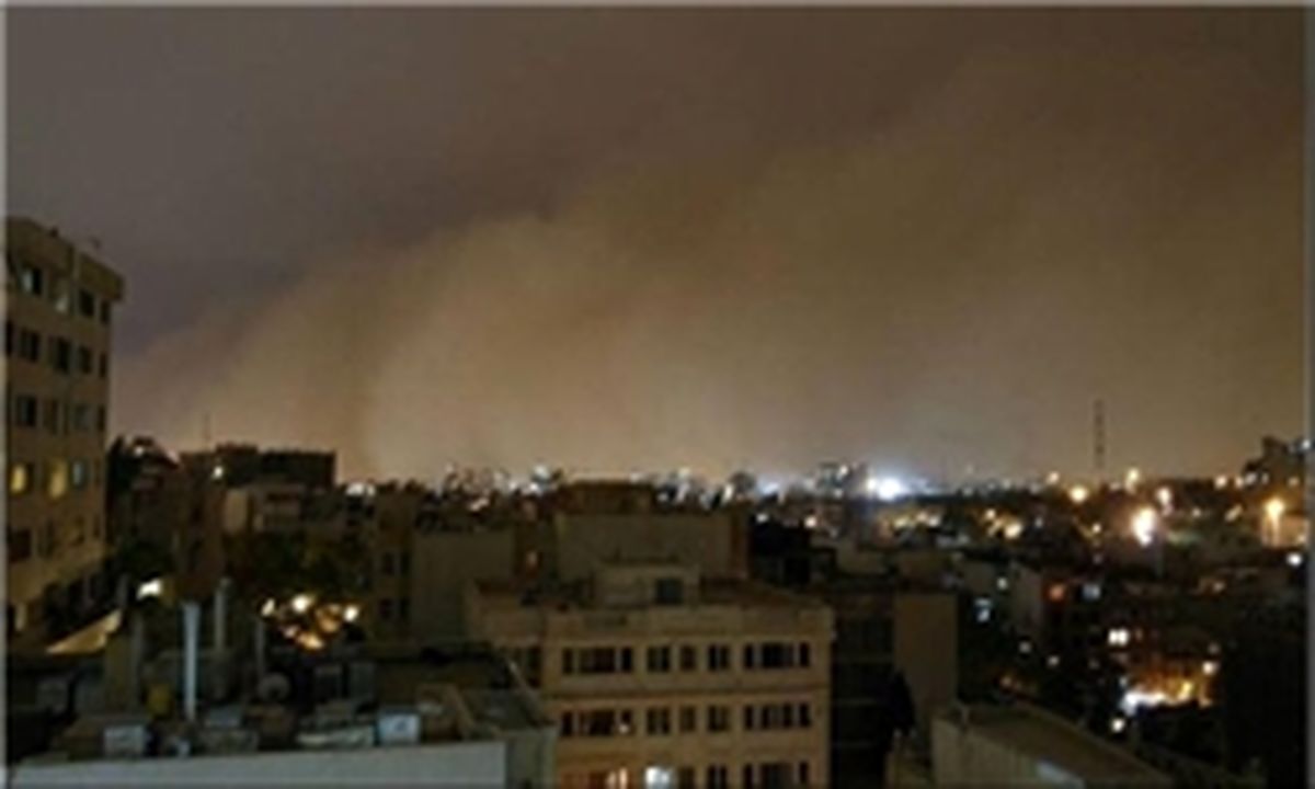  مصدومیت ۵ نفر در پارک شهر به دلیل وقوع طوفان