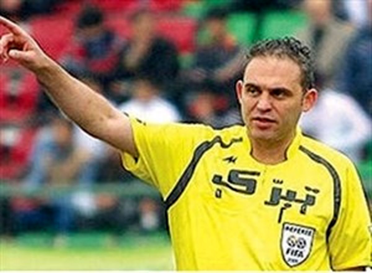 کارشناس داوری: دو بازیکن استقلال و پرسپولیس باید در دربی 90 اخراج می شدند