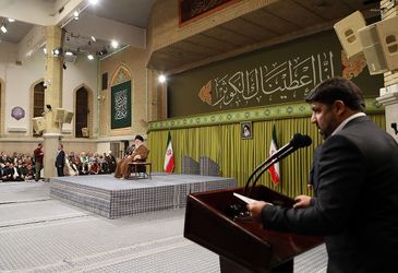 دیدار مداحان و شاعران اهل بیت‌(ع) با مقام معظم رهبری/گزارش تصویری