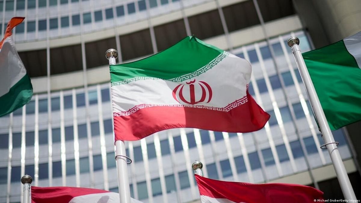 بررسی تجربه‌های تاریخی مذاکره ایران با آمریکا 