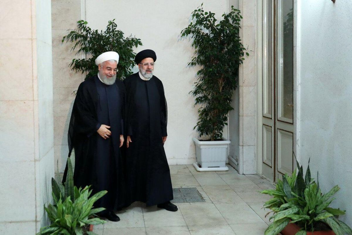 تصویری از روحانی و رئیسی دوشادوش یکدیگر