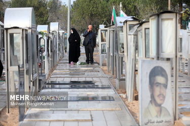 لحظات تحویل سال در گلزار شهدای تهران