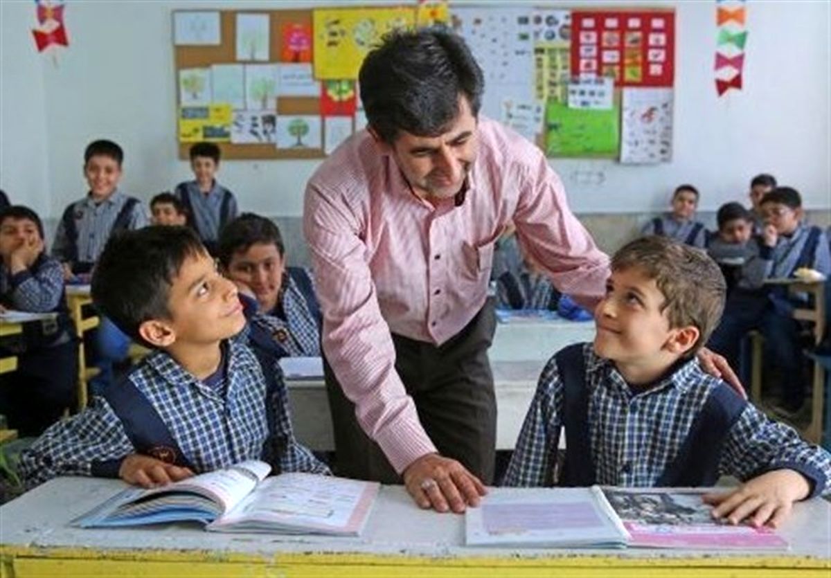 وزارت آموزش‌وپرورش: دانش‌آموزان معلمان نمونه را انتخاب کنند
